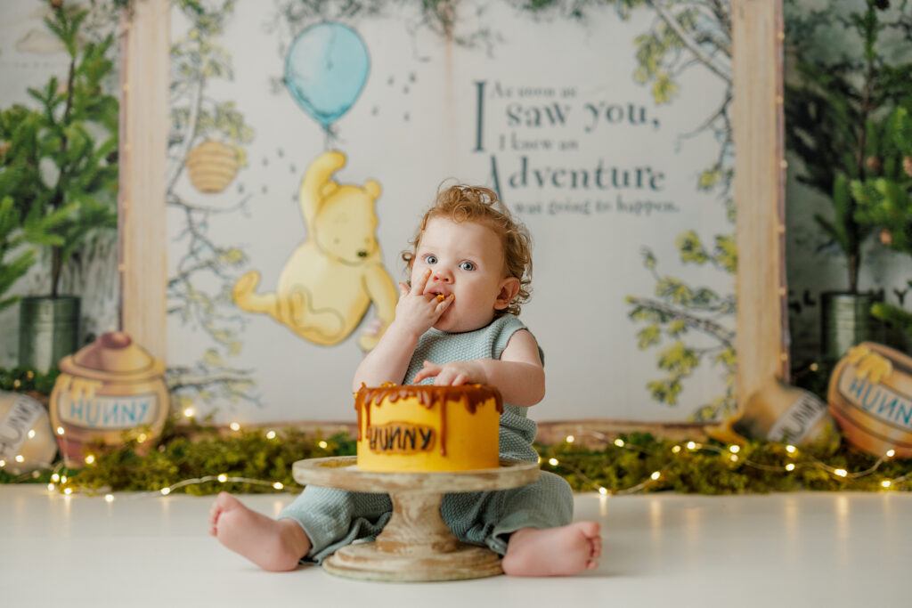 Winnie The Pooh Cake Smash Kingsland Georgia Jacksonville Florida Family Baby Photographer