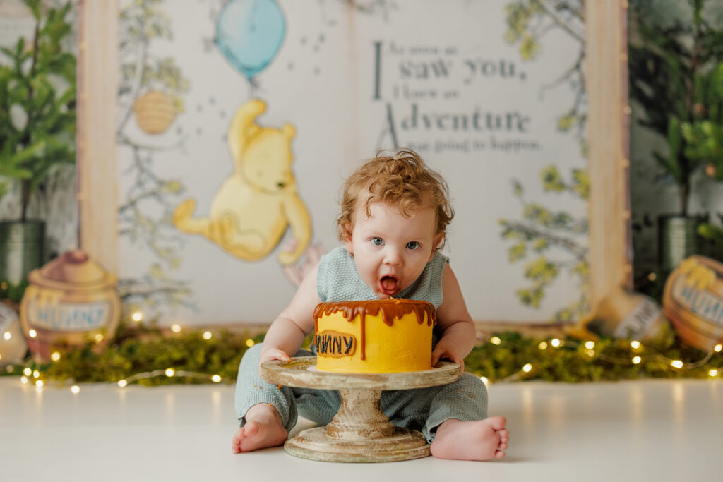 Winnie The Pooh Cake Smash Kingsland Georgia Jacksonville Florida Family Baby Photographer